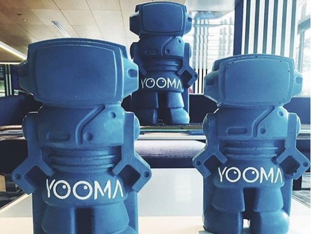 les figurines déco en forme de robot en béton chez Yooma urban lodge hotel