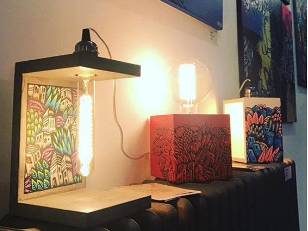 collab avec le street artist Yakes sur les lampes en béton de junny